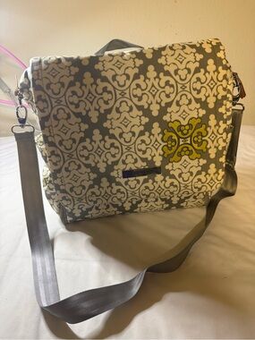 Petunia Pickle Bottom Gray and White Patterned messenger Diaper Bag